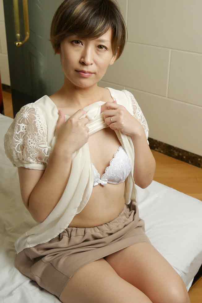 Phone Call to Husband While Cheating Vol.3 - Chika Motohashi