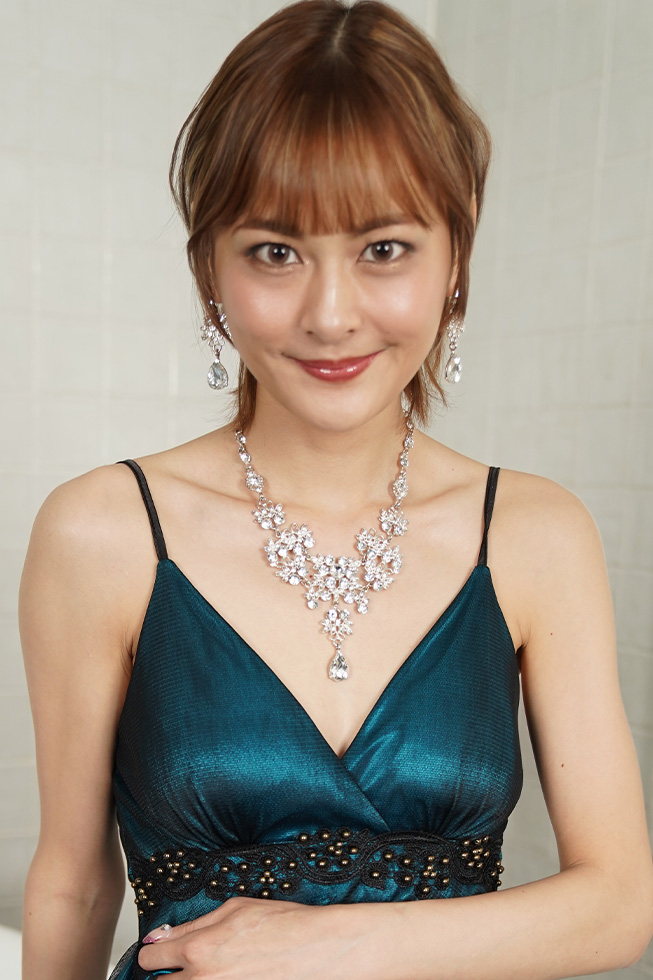 Welcome To Luxury Spa: Ami Ogura